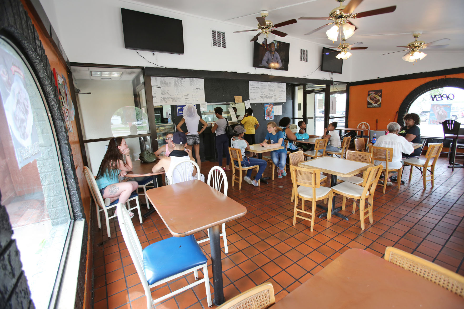 McGee's interior